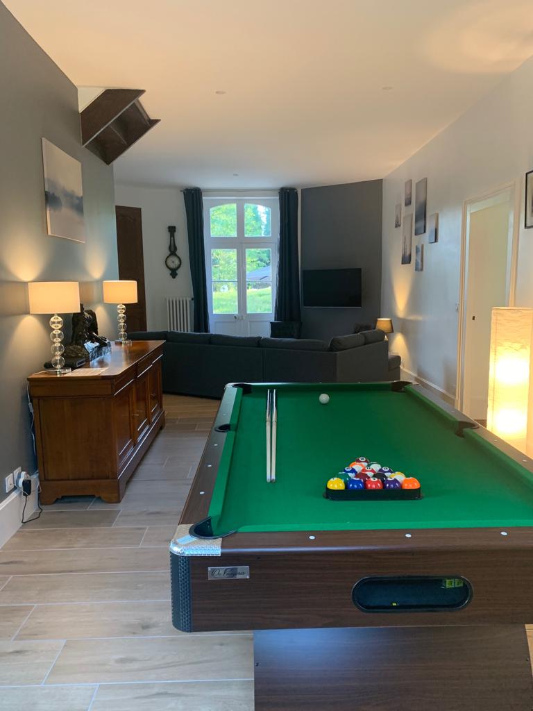 Salon avec billard